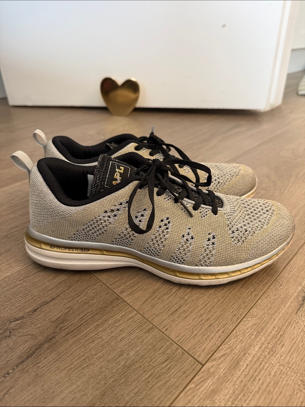 APL | Women's Techloom Pro Shoe Metallic Silver/Gold Size 9.5 - Picture 3 of 7